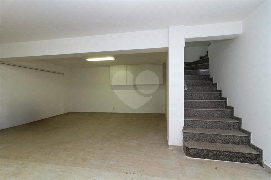 Casa Sobrado à venda com 342 m², 3 dormitórios, sendo 2 suítes, 4 vagas na Vila Mariana - São Paulo.