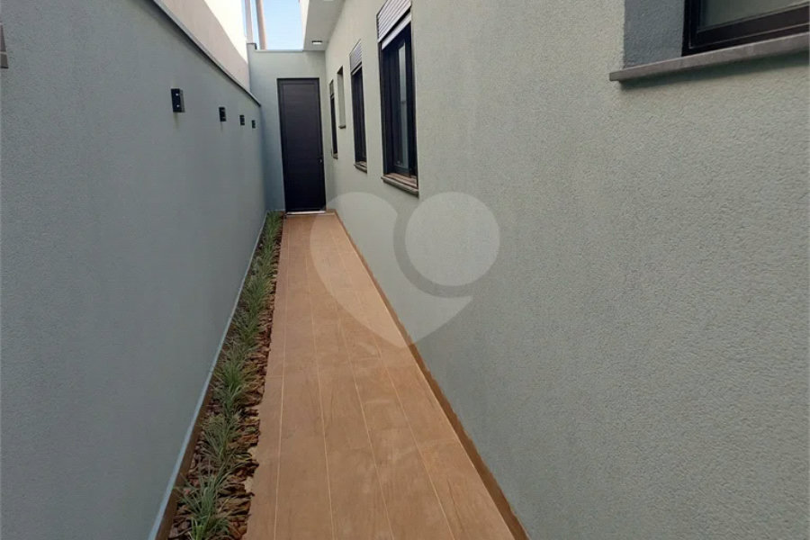 Casa térrea em condomínio fechado com 3 dormitórios sendo 1 suíte em Piracicaba-SP.