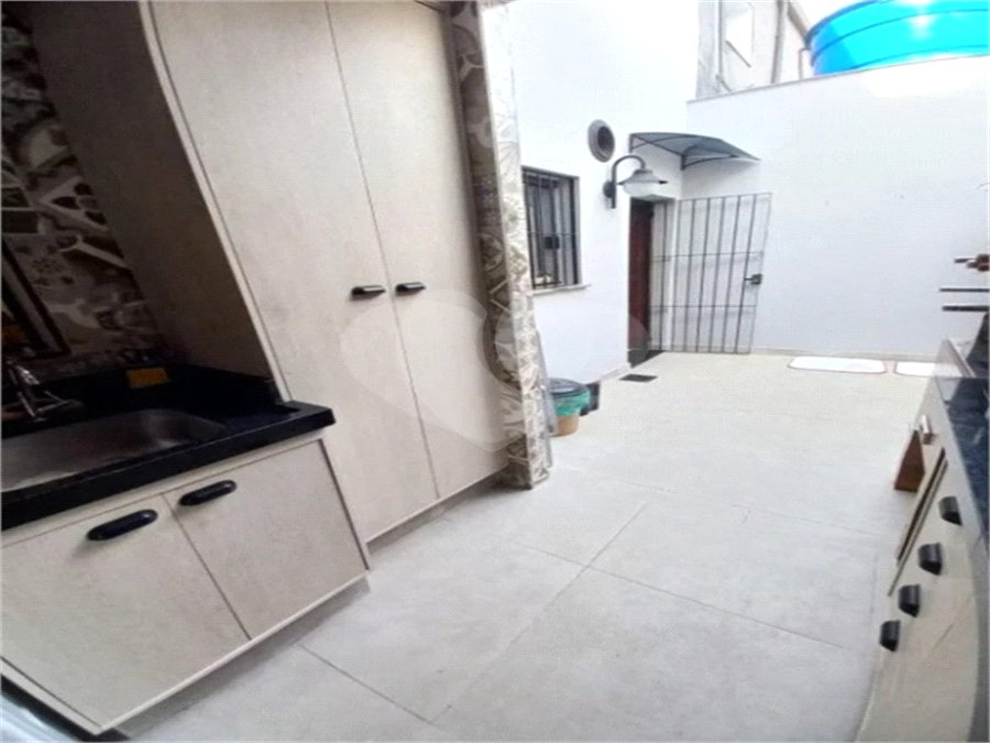 Casa de 85m2 com 3 dormitórios e 2 vagas de garagem localizado no Bosque da Saúde