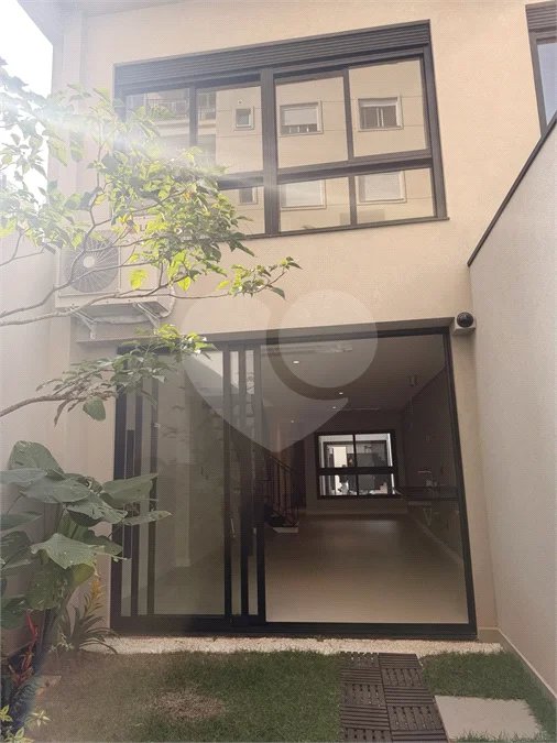 Sobrado à venda com 2 suítes em Vila Nova Conceição, São Paulo, SP