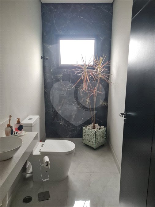 Linda casa em condomínio fechado, unindo conforto, lazer e segurança para você e sua família!