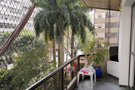 Apartamento reformado , 3 suítes , 3 vagas. Próximo a Avenida Paulista e metrô Brigadeiro . Prédio de construtora renomada. Único !