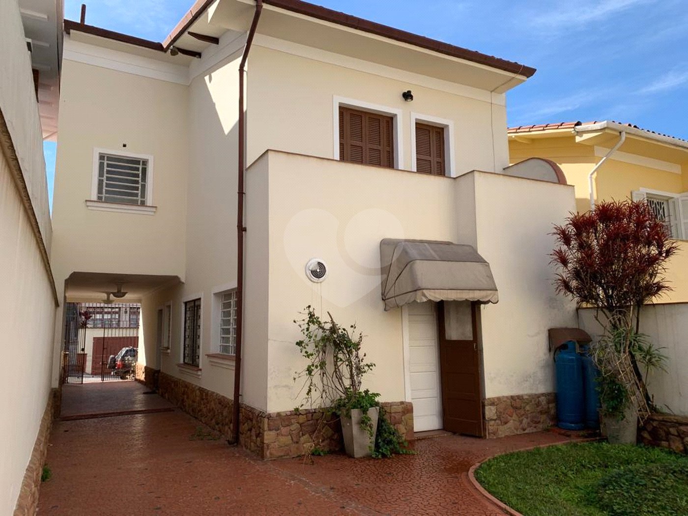 Casa à venda na Aclimação de 190m² com 3 dormitórios e 2 vagas.