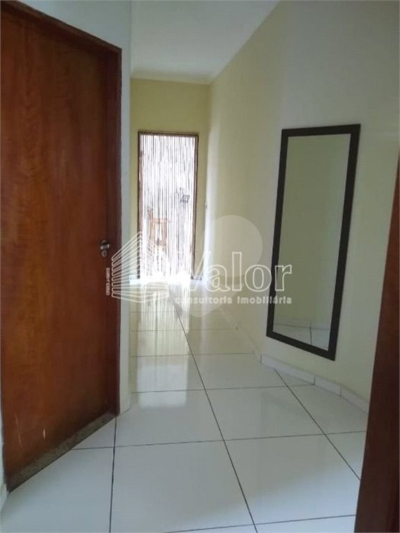 Casa Térrea com 3 dormitórios, sendo 1 suíte.