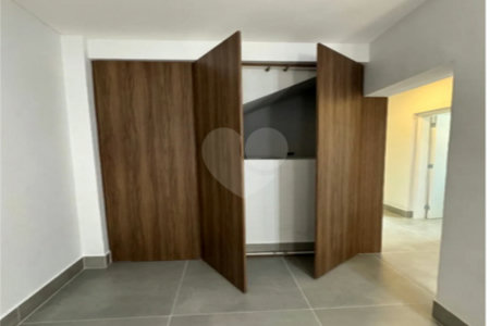 Excelente oportunidade para investidores: três casas locadas, renda mensal imediata e localização estratégica na Saúde!!