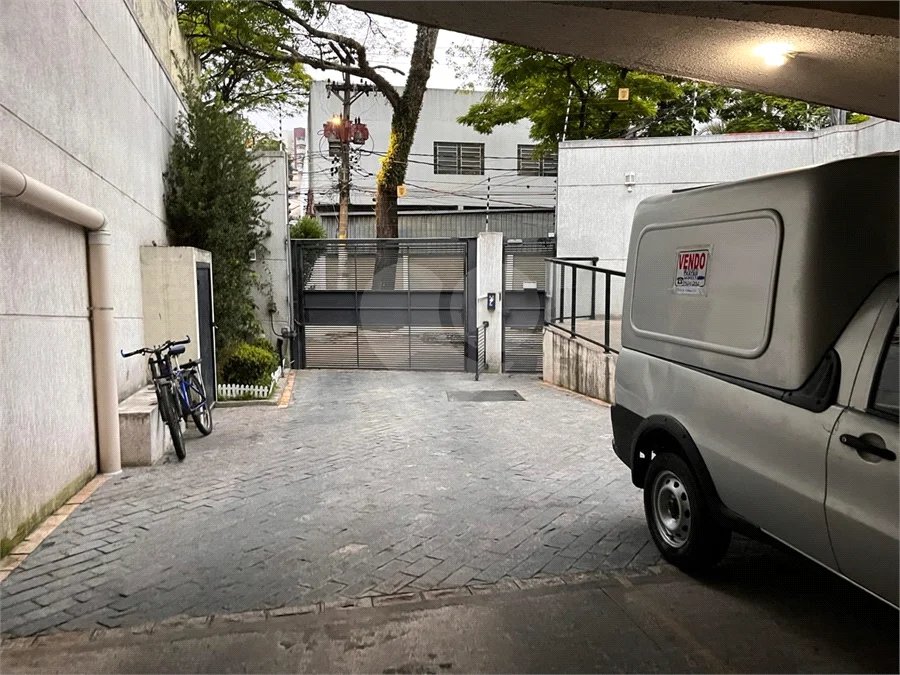 SOBRADO PARA VENDA EM CONDOMINIO FECHADO NA CASA VERDE.