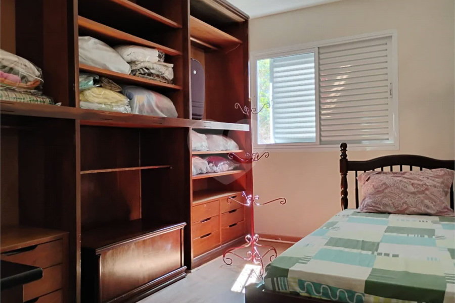 Vende-se apartamento no Jardim Aeroporto com 03 dormitórios