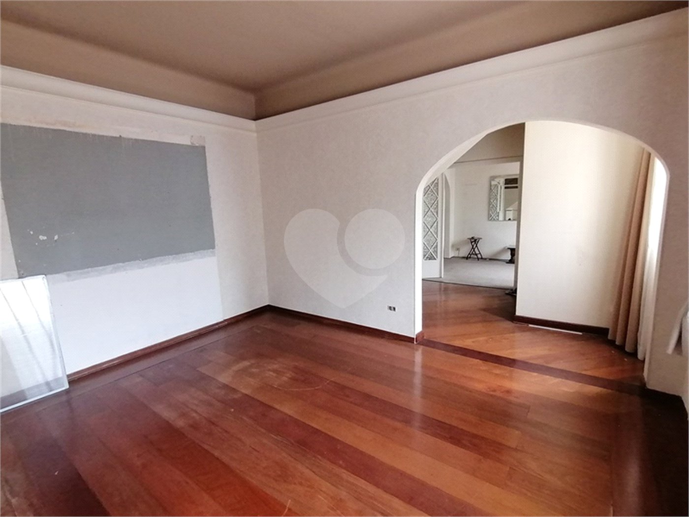 CASA À VENDA NA VILA MARIANA, 280m2, 5Q, 2 VAGAS DE GARAGEM.