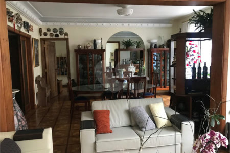 Apartamento de 345m2, 1 por andar.4 dormitórios (sendo 1 suite e 1 closet).