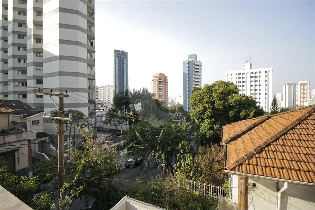 Sobrado à venda na Liberdade, 220 m², 5 dormitórios e 1 vaga, próximo Pq Aclimação, Aceita permuta