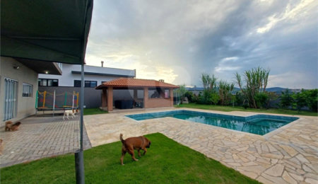 Casa à venda com 4 quartos, sendo 3 suítes,  no condomínio Toscana, Bom Jesus dos Perdões - SP