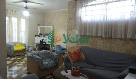 Casa à venda com 4 quartos, sendo 1 suíte,  em Jardim Beatriz, São Carlos, SP