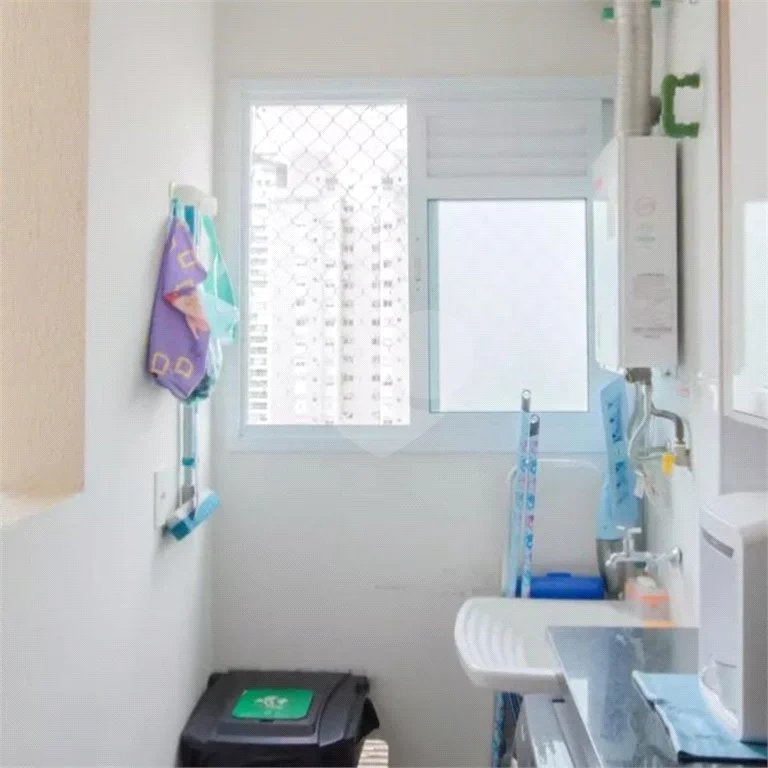 Apartamento no Ipiranga de 68m2 com 2 dorms, 1 suíte, 2 banheiros, 1 vaga. Estuda permuta.