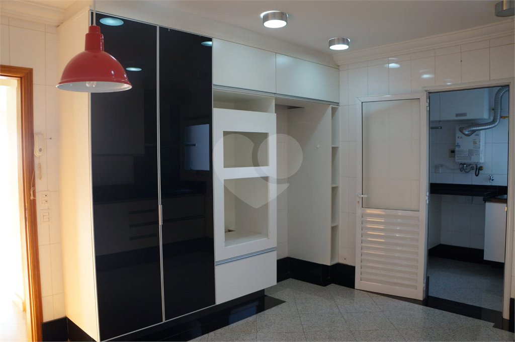 Apartamento de 142m² no Ipiranga com 3 dormitórios, 3 suítes e 3 vagas de garagem.