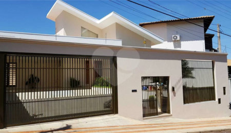 Casa à venda com 3 quartos, sendo 1 suíte,  em Parque Santa Mônica, São Carlos, SP