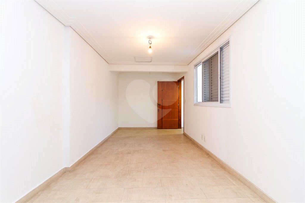 Casa Sobrado à venda com 342 m², 3 dormitórios, sendo 2 suítes, 4 vagas na Vila Mariana - São Paulo.