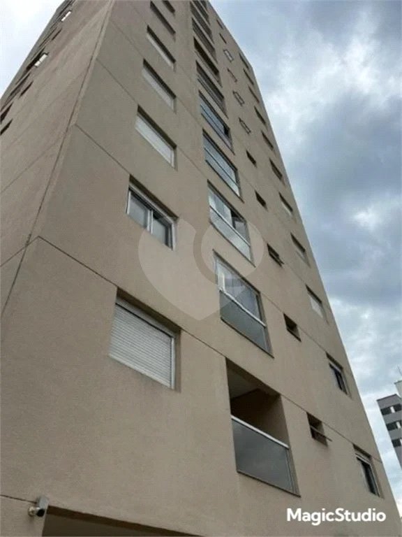 Apartamento com 138m², 3 dormitórios, sendo 3 suítes, 2 vagas de garagem, à venda na Vila Valparaiso em Santo André.