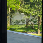 Indaiatuba - Condomínio Milano - Sobrado - 350 m² de terreno - 240 m² de área construída - 4 vagas de garagem, sendo 2 cobertas - Salas de estar e jantar integradas - 3 suítes com closet e varanda no pavimento superior - Escritório no térreo - Espaço gourmet com churrasqueira - Banheiro externo