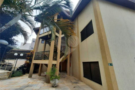 Apartamento no Condomínio Maktub.