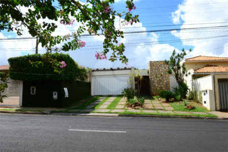 Casa térrea em Araraquara/SP.