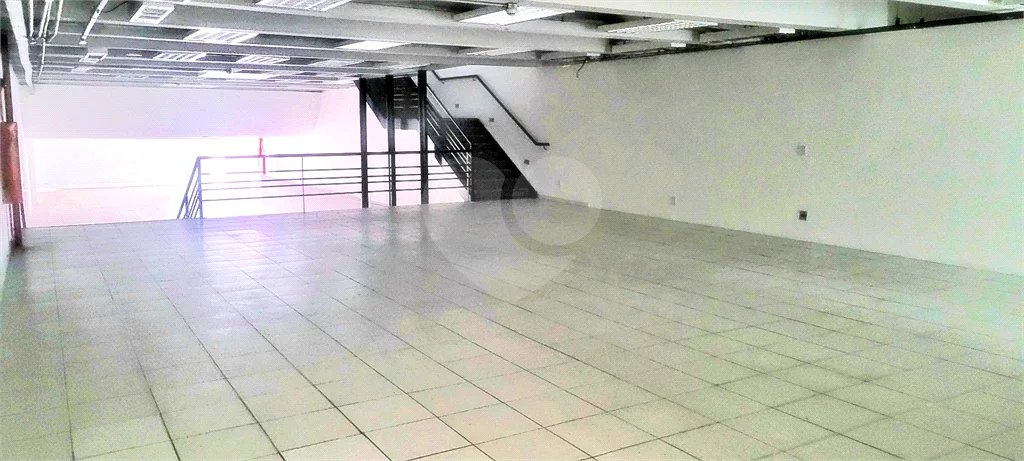 Visibilidade e espaço num dos locais mais pujantes de Santo Amaro; com renda!