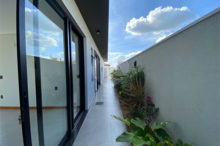 Casa à Venda no Condomínio Damha II