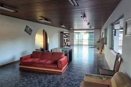 Casa à Venda com 5 quartos em Atibaia/SP