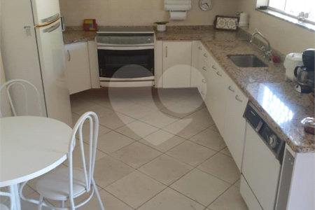 Casa Térrea com 3 quartos sendo 1 suíte. 1.400m² A/T. Jardim Floresta, Atibaia, SP