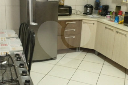 Sobrado com 101m², 2 dormitórios, sendo 2 suítes, 2 vagas, à venda na Vila Ema.