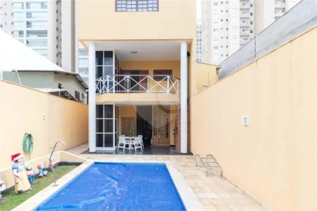 Casa com 3 dormitórios sendo 3 suítes com 03 vagas de garagem.