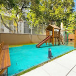 Apartamento para locação com 2 dormitórios, sendo 1 suíte com 02 vagas, totalmente climatizado nos 3 ambientes