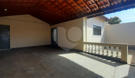 Casa Térrea à venda com 3 quartos, sendo 1 suíte,  em Residencial Itamarati, São Carlos, SP
