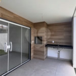Casa duplex com 4 quartos, piscina e área gourmet, em condomínio com lazer completo e localização estratégica ao lado do Park Shopping.