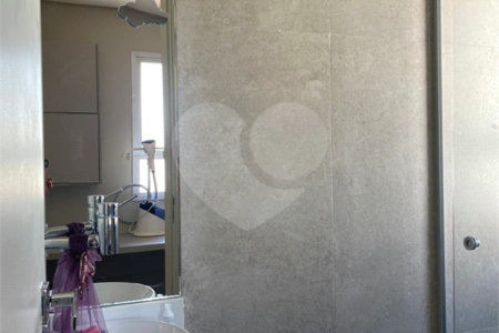 Apartamento de 224m² com 4 dormitórios, 3 suítes, 4 vagas de garagem e deposito