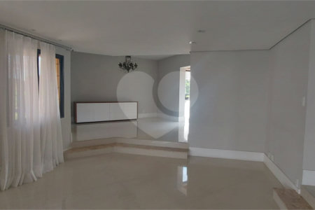 Apartamento à venda no Campo Belo de 245m² com 3 suítes e 3 vagas