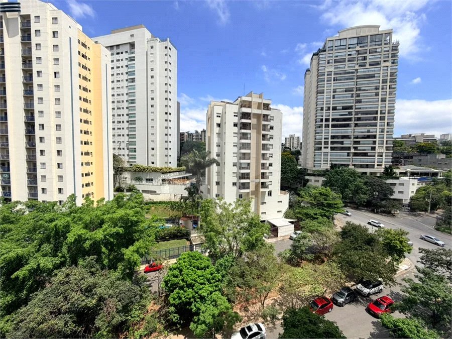 Apartamento à venda com 3 suítes em Vila Mariana, São Paulo, SP