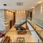 Casa nova no Saint Patrick com 926 m², 5 suítes, elevador e piscina aquecida, saúna em Sorocaba