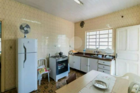Casa com 300m², 4 quartos, garagem para 4 carros, à venda na Avenida Cangaíba