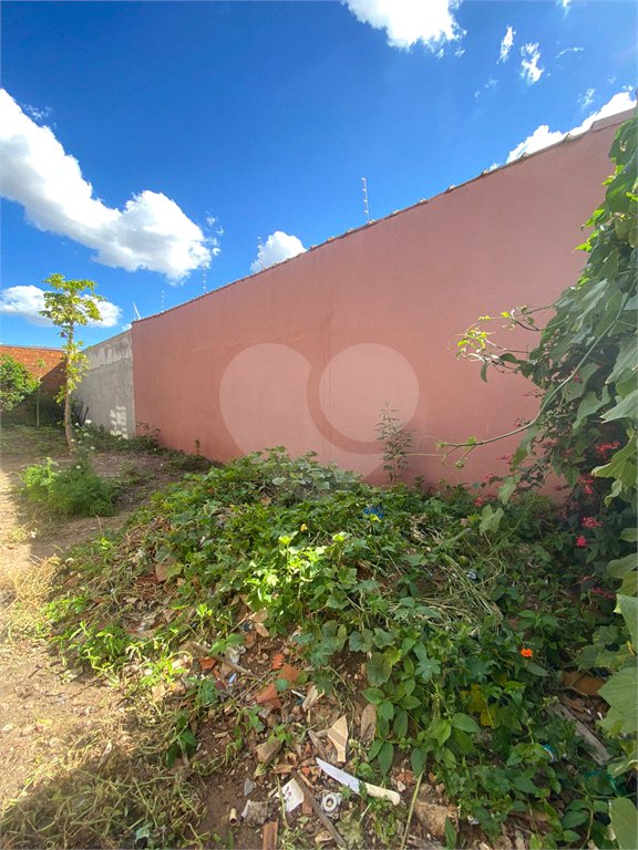Terreno plano, no bairro Parque Sisi, com 125,00 m² de área.