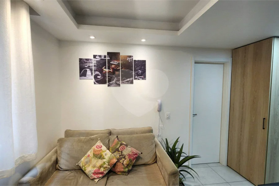 Studio totalmente mobiliado , inclusive TV, Geladeira . Completo