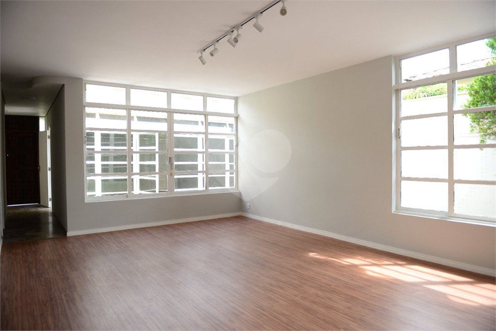 Casa térrea em Araraquara/SP.