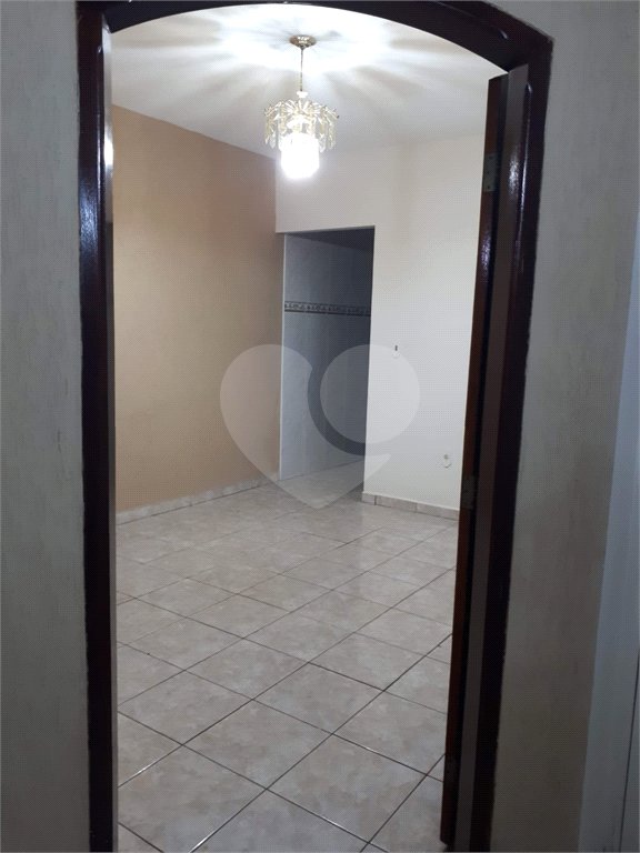 Casa térrea no Jardim Hikari para venda.