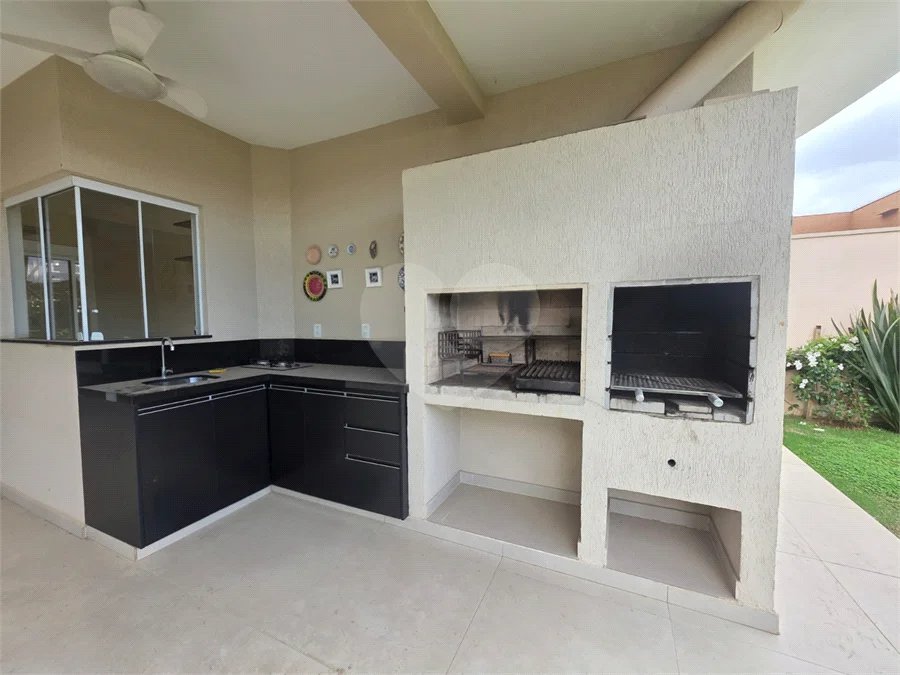 Casa à venda ou para alugar com 3 quartos, sendo 1 suíte,  no condomínio Terras de São Francisco, Vinhedo - SP