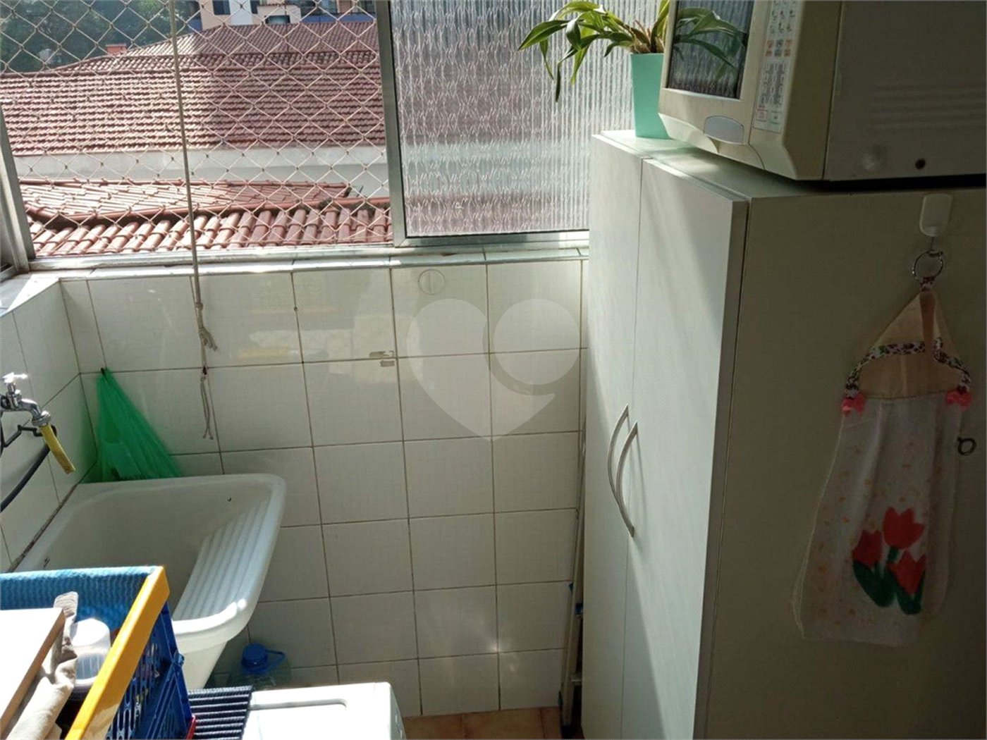 Lindo apartamento, muito bem conservado, com bom espaço interno.