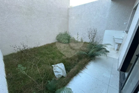Casa à venda com 3 quartos, sendo 1 suíte, no condomínio Marselha VI, São Roque - SP