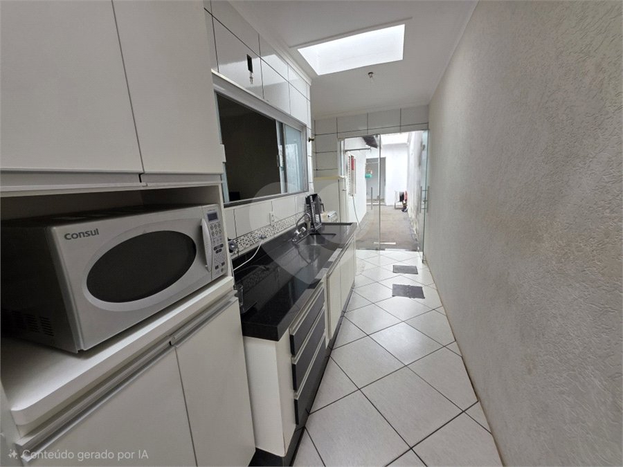 Casa térrea à venda no Douradinho com 2 quartos e edícula com mais dois quartos e 2 banheiros.