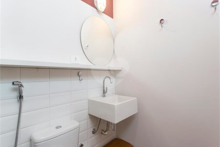 Excelente oportunidade para reformar e ficar com o apartamento dos seus sonhos!