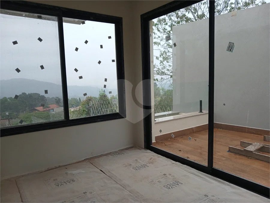 Sobrado à venda com 3 suítes em Roseira, Mairiporã, SP