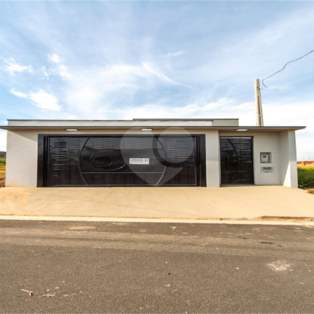 Indaiatuba- Jardim Bom Sucesso - Venda: R$ 765.000,00 - Área total: 150m² Área construída: 115m² - 3 dormitórios sendo 1 suíte com armário planejado; Cozinha integrada; Sala para dois ambientes; Banheiros com box gabinetes e espelhos; Área gourmet com churrasqueira a carvão e móveis planejados;