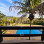 Indaiatuba- Vale das Laranjeiras - Vista dos fundos para o lago - Casa assobradada - 3 pisos, 4 quartos, 2 suítes, uma com hidro ,escritório, sala 3 ambientes, lareira, lavabo,cozinha ampla, despensa, lavanderia, churrasqueira, forno pizza, 6 wcs, piscina, jardim despensa, garagem, segurança